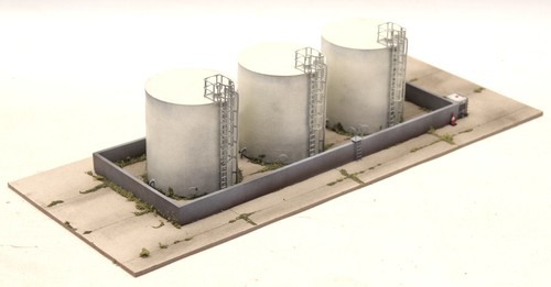 Riveted oil storage tanks - x,