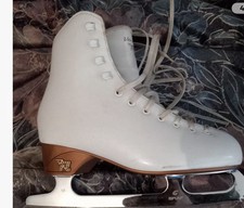 White Venus R Figure Skates