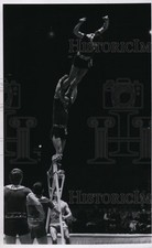 1967 Press Photo Dooeyko Troupe feature attraction-man on stilts-Moscow Circus