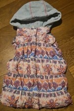 NEXT - GIRLS ZIPPED HOODED PUFFER GILET SLEEVELESS JACKET AGE 9 - 10 MULTICOLOUR