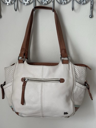 The sak kendra - pebbles, leather