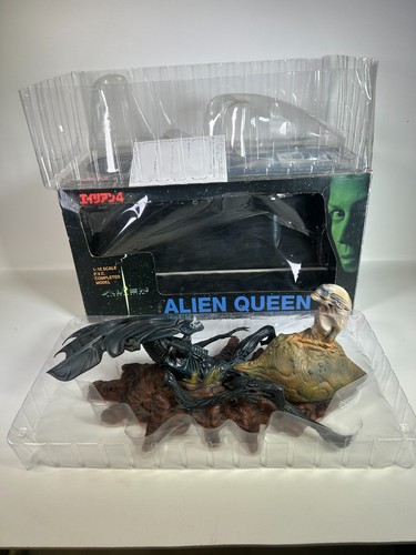 Alien resurrection queen with - queen,