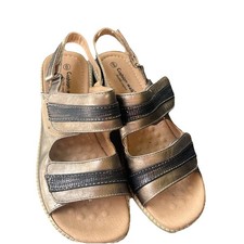 CUSHION WALK GOLD Flat Sandals