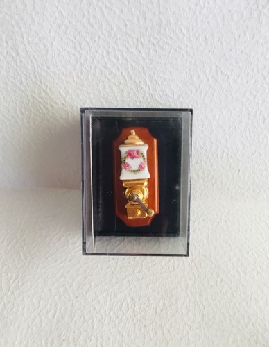 Dolls house scale - house,