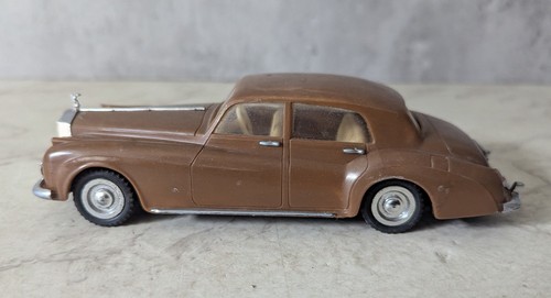 Hong kong toys brown - ok,