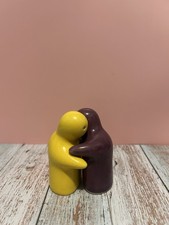 NOVELTY HUGGING GHOST FIGURES SALT & PEPPER POTS PURPLE& YELLOW VERY RETRO