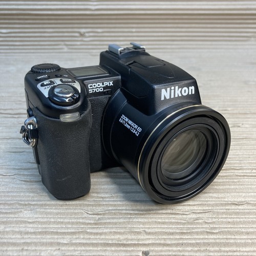 Nikon coolpix 5700 0mp - nikon,