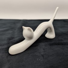 Naaman Israel Stretching Cat