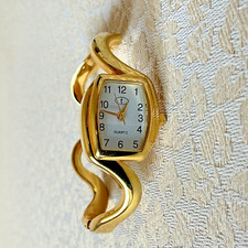 Ladies Gold Coloured Battery Watch Tim USA Curvy Bracelet Opening Strap Small