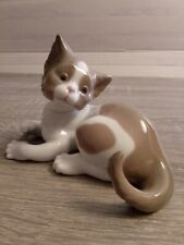LLADRO BROWN &WHITE KITTEN, LAYING DOWN, SUPER CONDITION