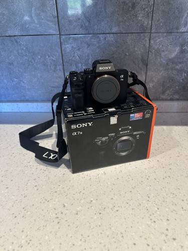 Sony alpha iii mirrorless - a7,
