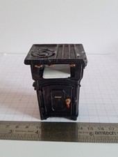 Dolls house miniaturw cast - house,