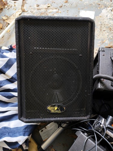 Two behringer eurolive - two,