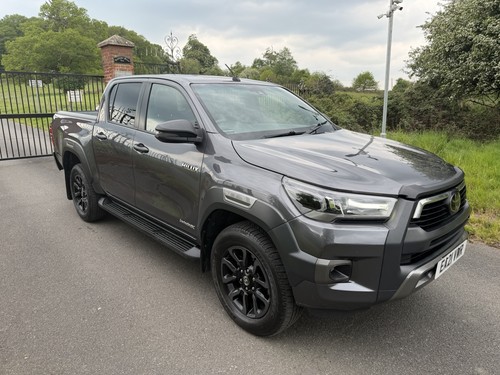Toyota hilux invincible - toyota, 2.8