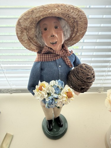 Byers choice caroler - byers, caroler-gardener
