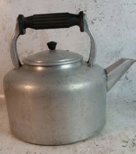 Vtg 8 Pint Stove Top Kettle