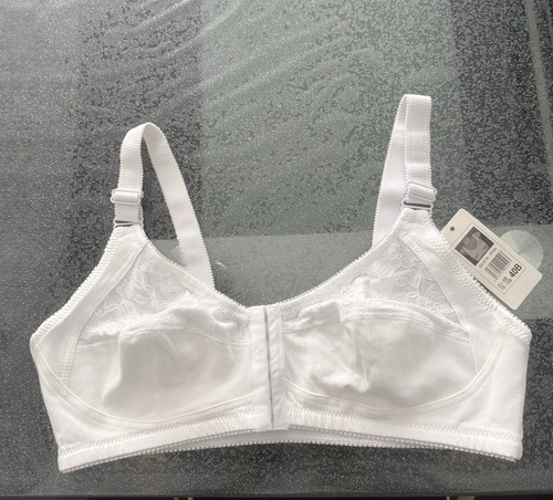 Non wired front fastening bra - fastening,