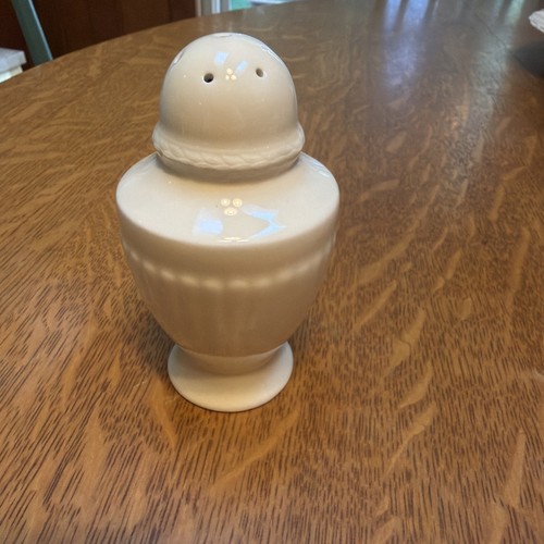 Wedgwood edme salt - or, pepper