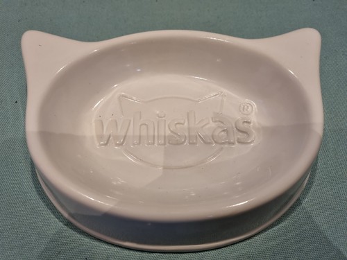 Whiskas cat food - feeding, water