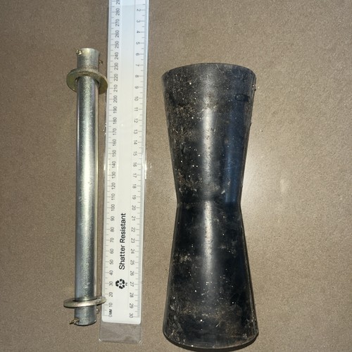 Boat trailer keel roller - v,