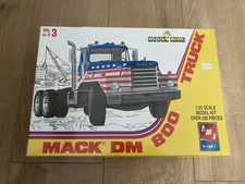 W270 AMT / ERTL Model Kit - Mack DM 800 Truck - 1/25 - Pts Sealed