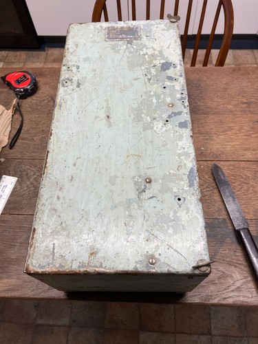 Vintage metal box - ,