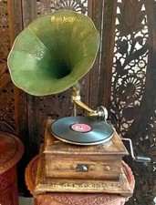 Antique Gramophone, Fully