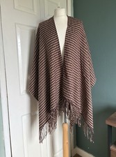 M&S Burgundy Houndstooth Shawl