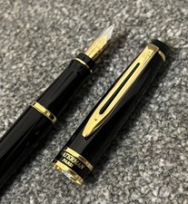 SUPERB WATERMAN EXPERT MKII BLACK LAQUE FOUNTAIN PEN-GOLD TRIM-MEDIUM NIB-(C12)