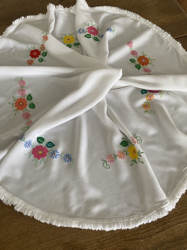 Round embroidered floral - round,