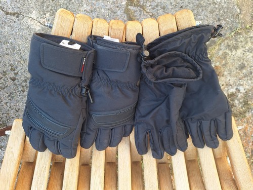 Snow boarding gloves pairs - snow,