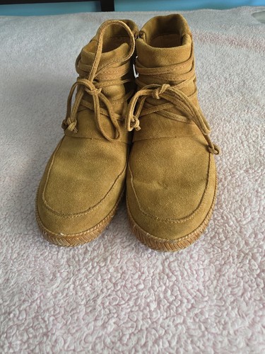 Pre owned ugg size - size,
