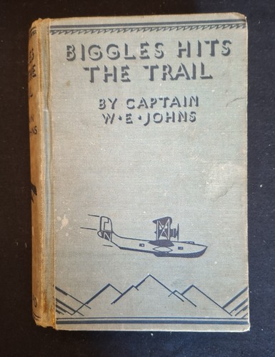 Biggles hits the - biggles, by
