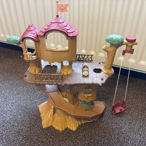 Sylvanian families treehouse - families,