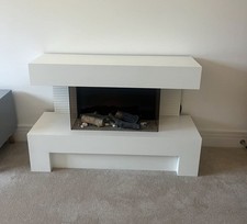 Lovely electric fireplace - -,