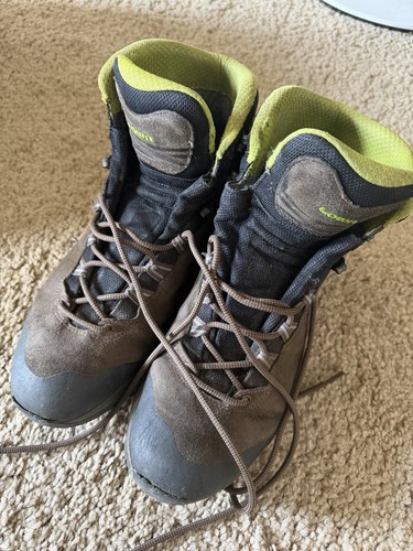 Lowa hiking boots - hiking, 11