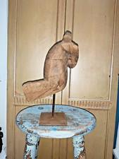 ANTIQUE INDIAN WOODEN HORSE STATUE ON A STAND - 33cm TALL