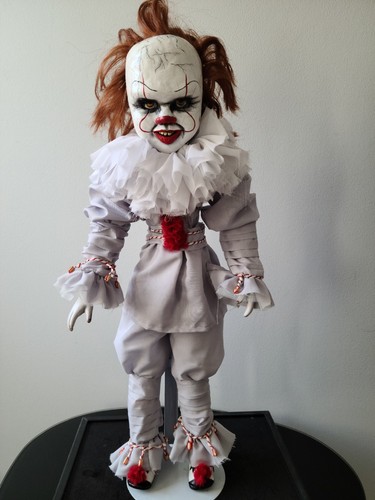 Pennywise dancing clown - dancing,