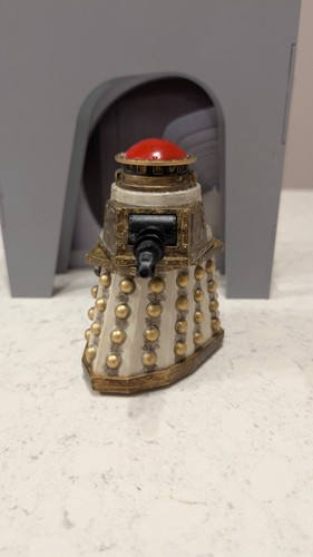 Doctor who classic figure - , red