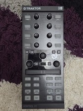 Native Instruments DJ