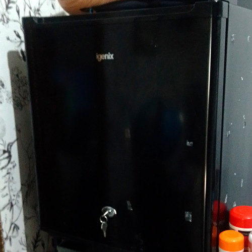 Igenix black lockable table - igenix,