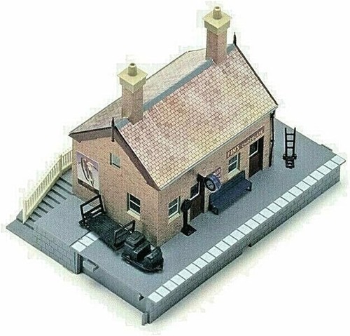Hornby r8001 gauge waiting - hornby, oo