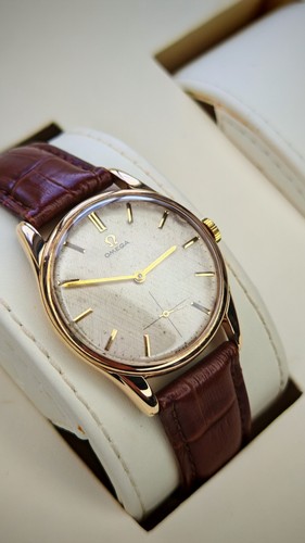 Omega solid gold - solid, textured
