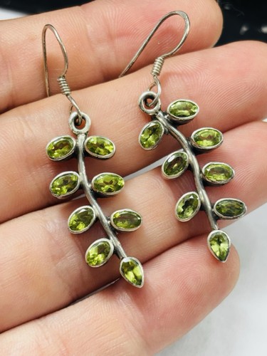 Silver and peridots earrings