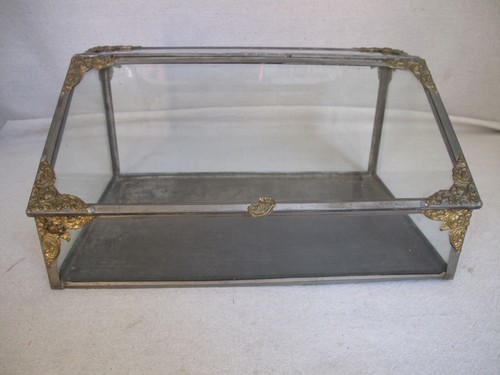 Antique small tin and - antique,