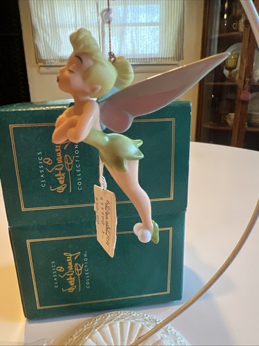 Walt disney tinker bell - tinker, peter