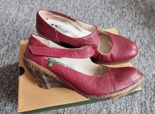 El Naturalista burgundy