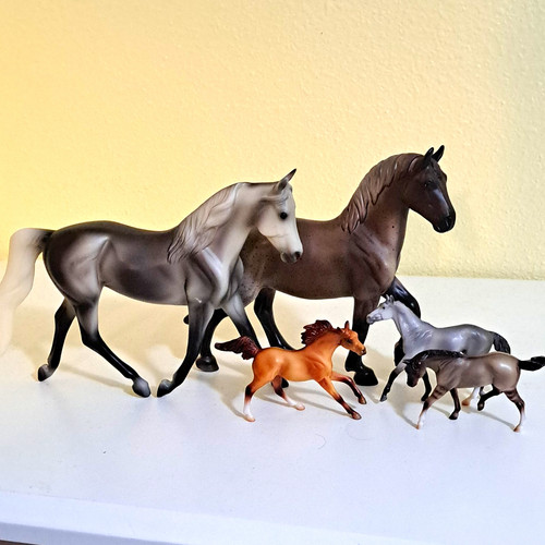 Breyer plastic model - breyer,