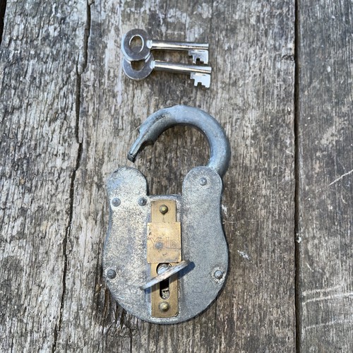 Yale vintage padlock with 3 - yale,,