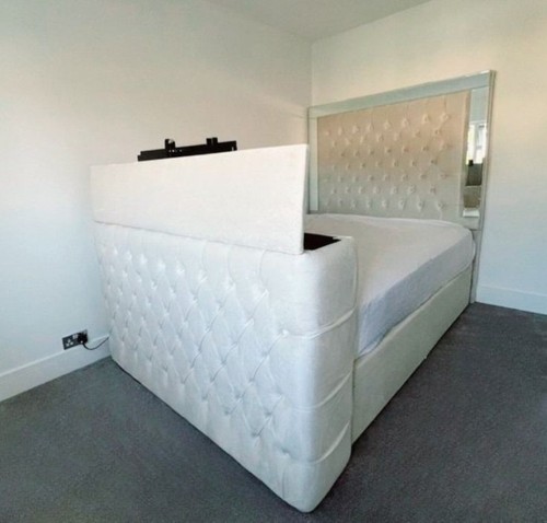 Art deco bed plush - in,